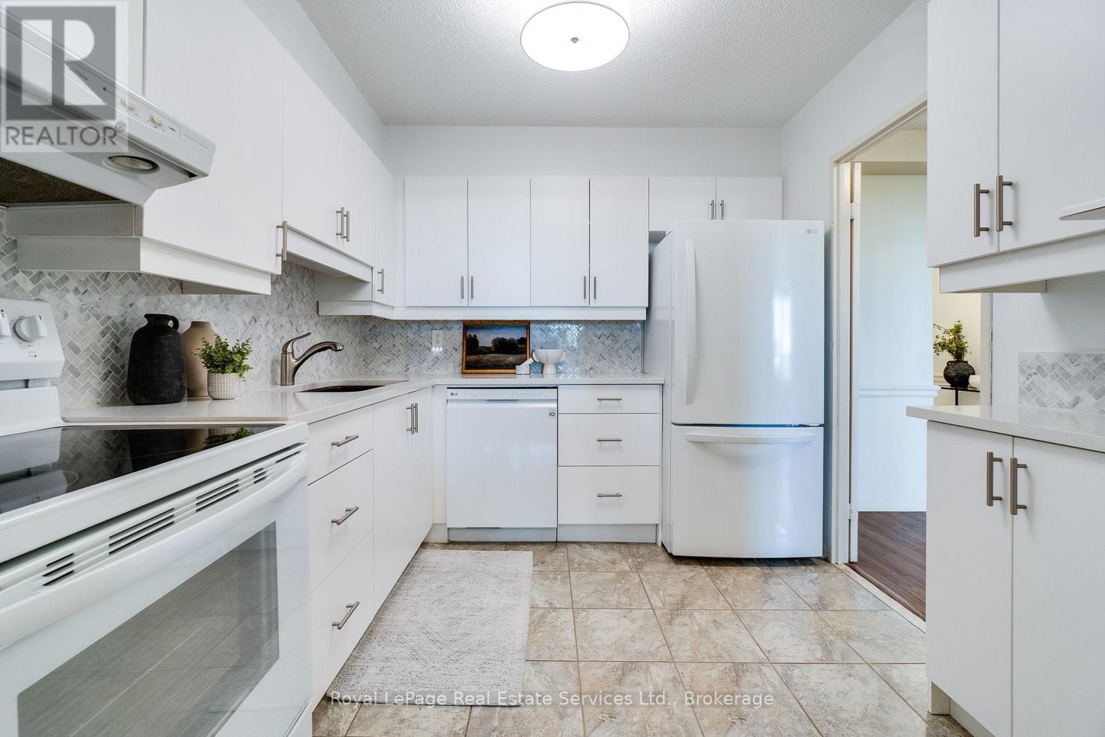 1810 - 1359 White Oaks Boulevard, Oakville, Ontario  L6H 2R8 - Photo 13 - W13211910