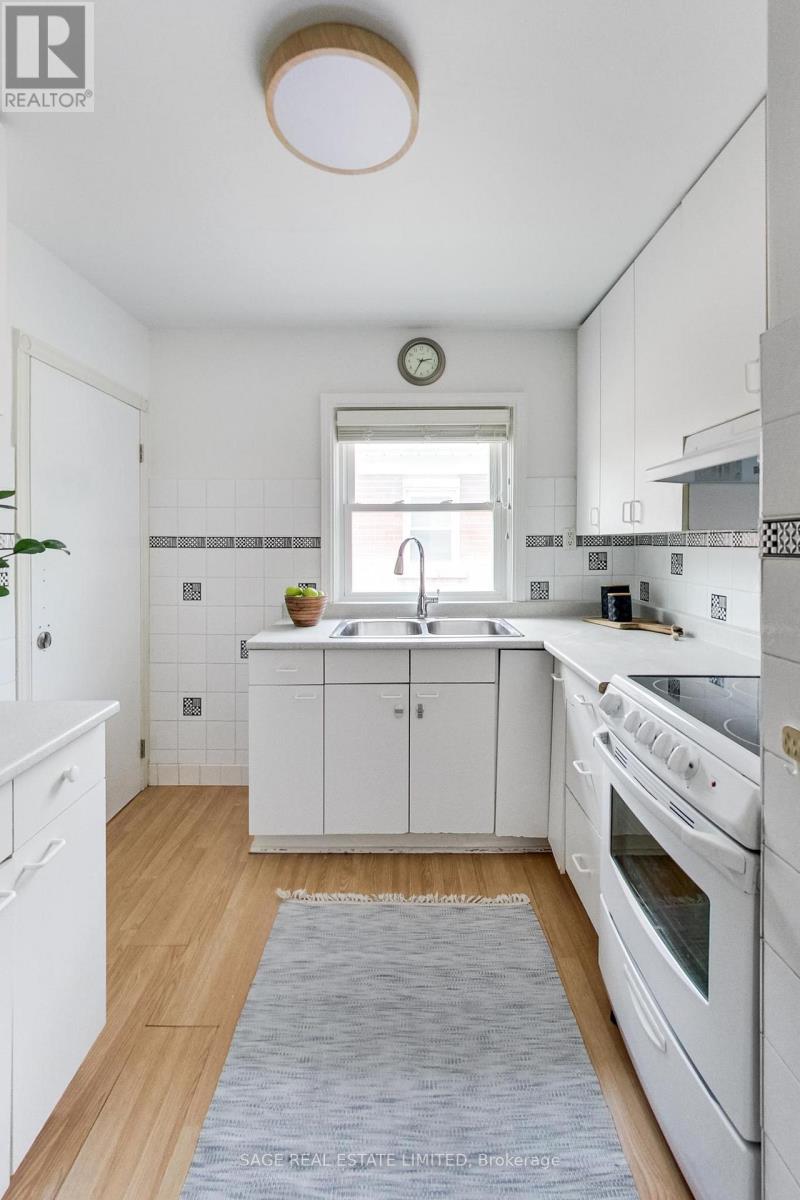 35 Blakley Avenue, Toronto, Ontario  M6N 3Y4 - Photo 16 - W13174828