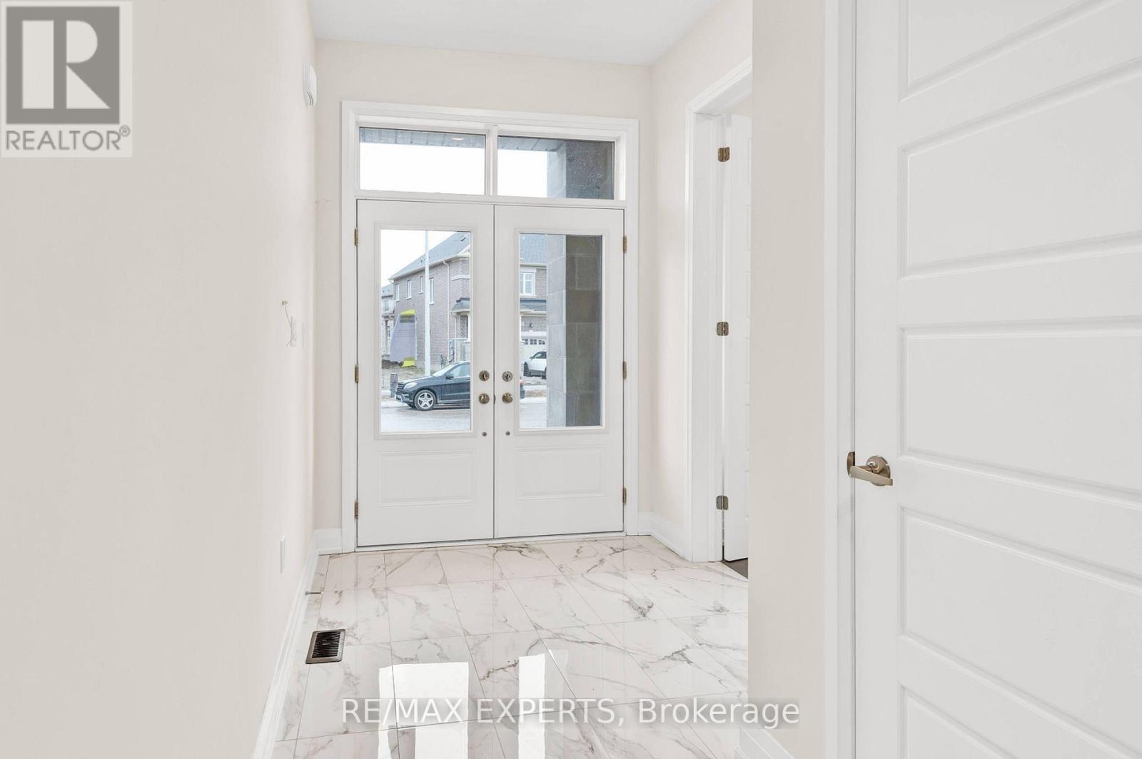 134 Jonkman Boulevard, Bradford West Gwillimbury, Ontario  L3Z 4J8 - Photo 4 - N13130992