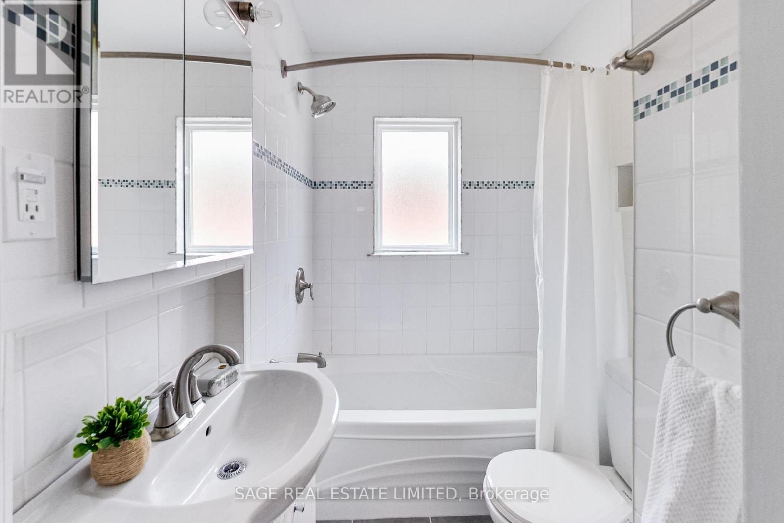 35 Blakley Avenue, Toronto, Ontario  M6N 3Y4 - Photo 18 - W13174828