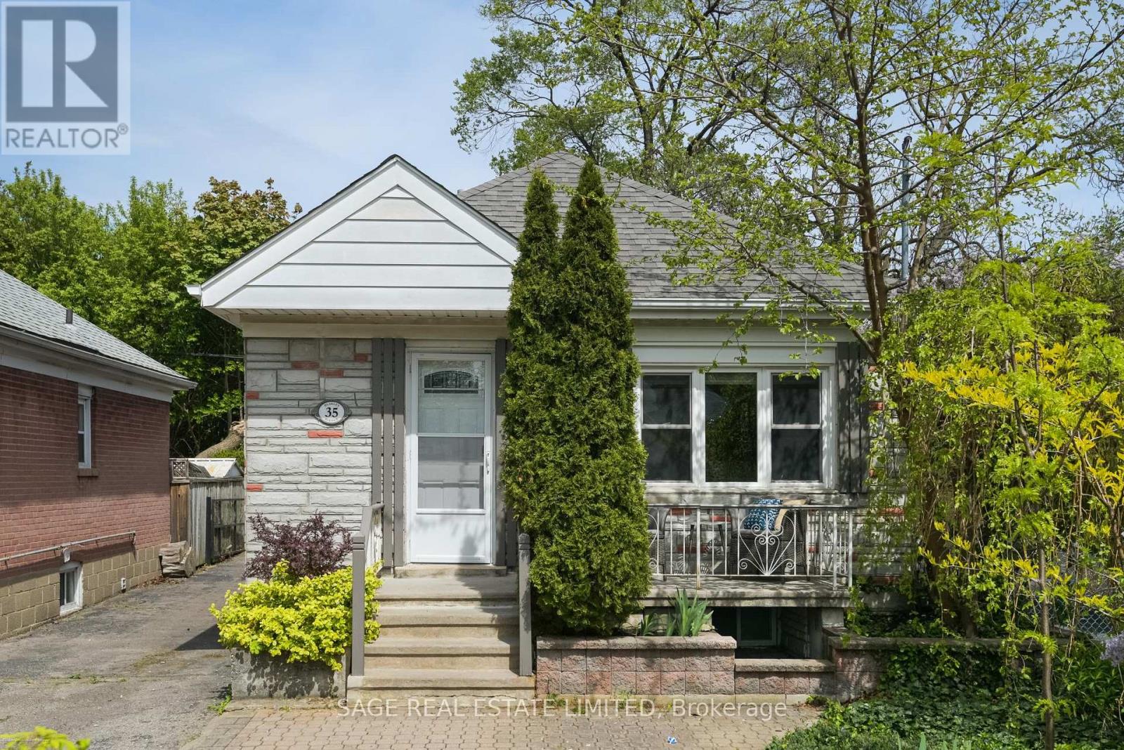 35 Blakley Avenue, Toronto, Ontario  M6N 3Y4 - Photo 39 - W13174828