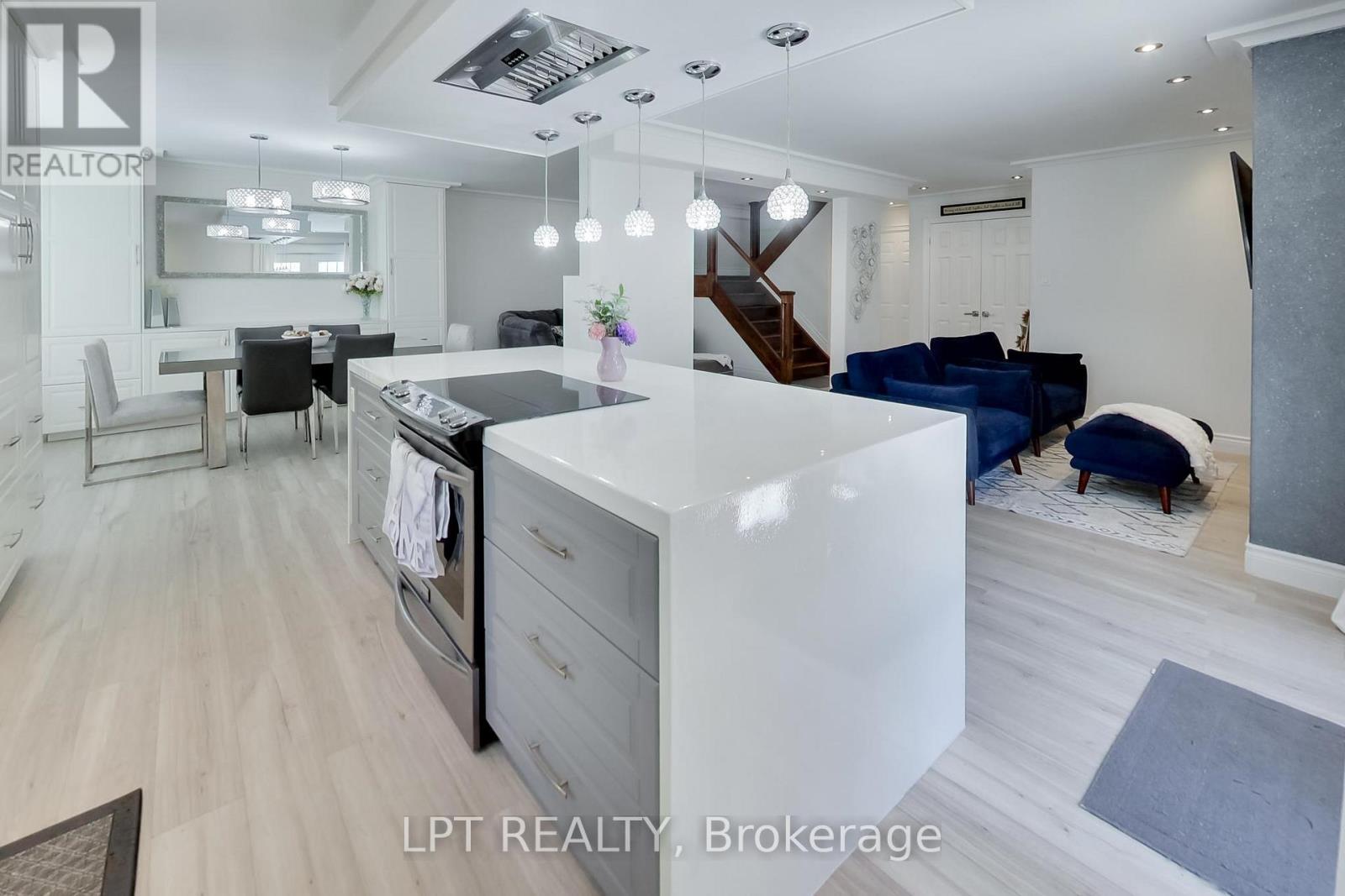 2482 Snowhill Court, Burlington, Ontario  L7M 1Y3 - Photo 3 - W13211914