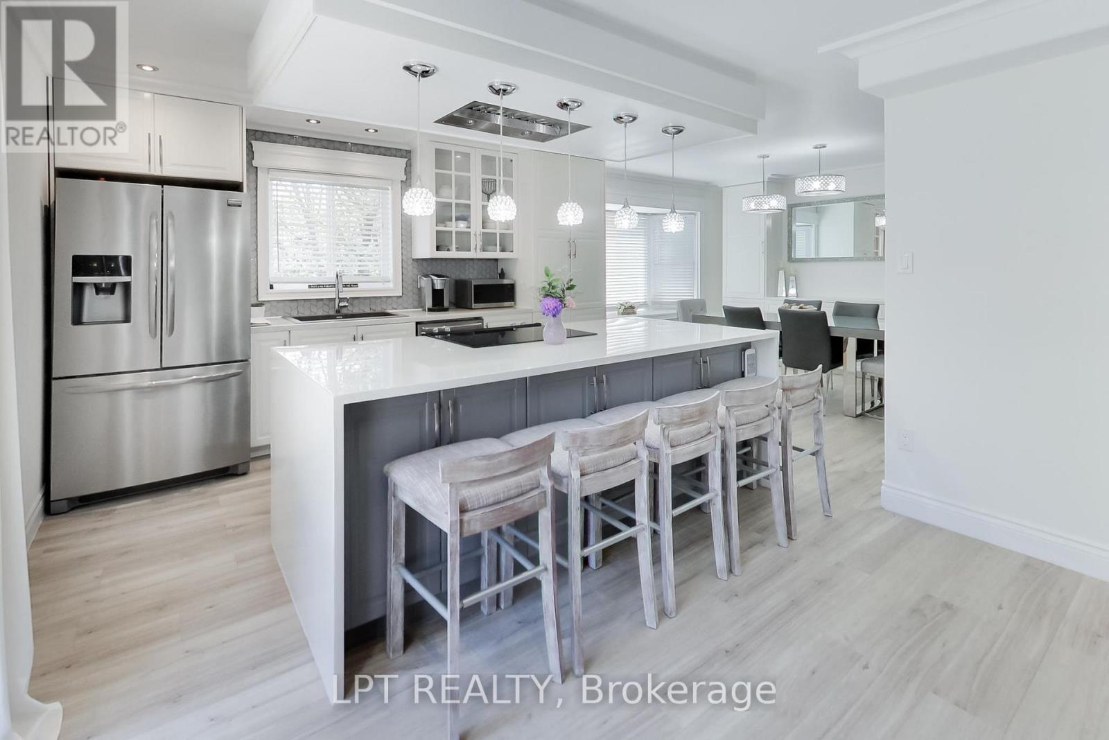 2482 Snowhill Court, Burlington, Ontario  L7M 1Y3 - Photo 4 - W13211914