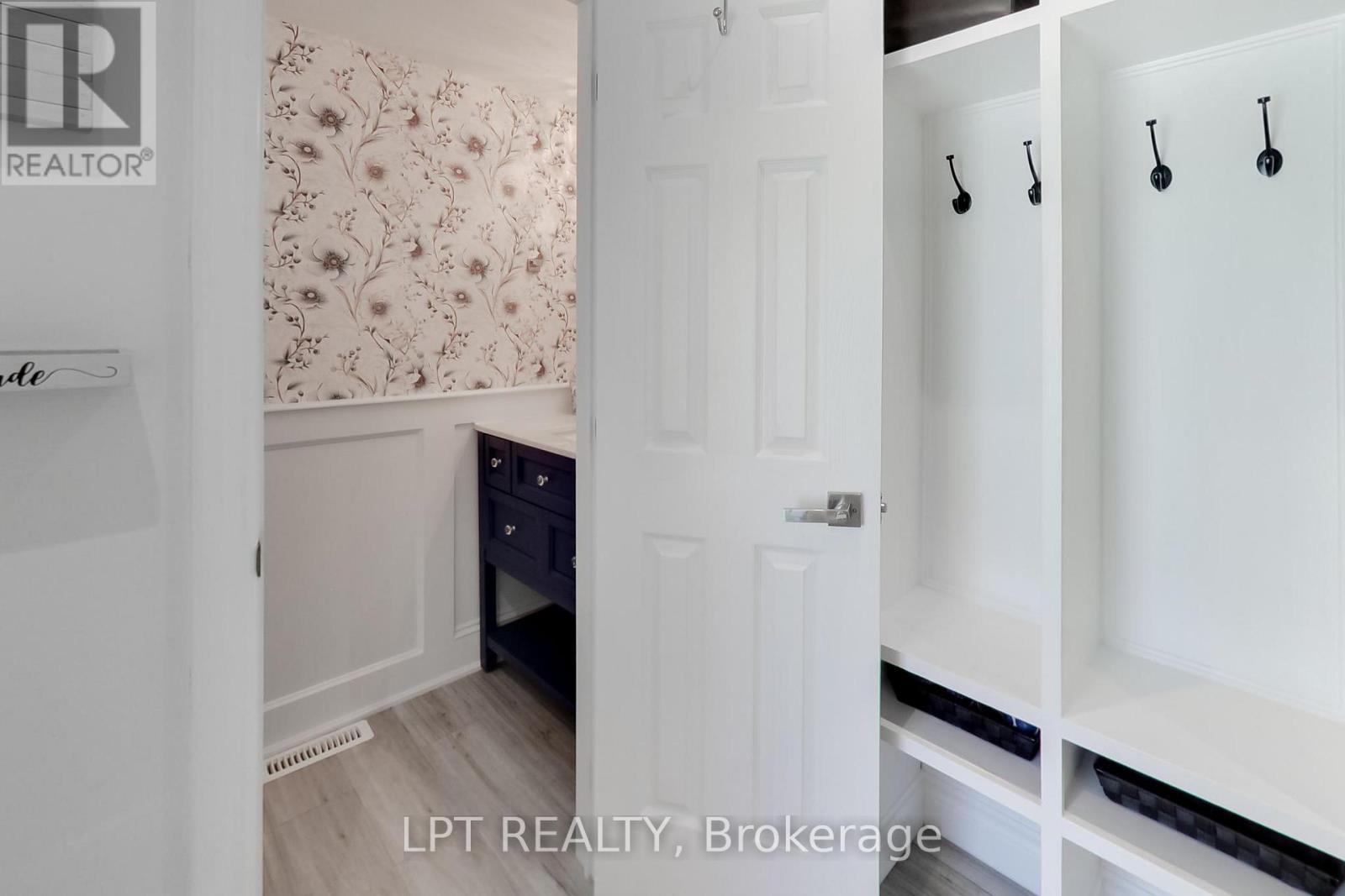 2482 Snowhill Court, Burlington, Ontario  L7M 1Y3 - Photo 7 - W13211914