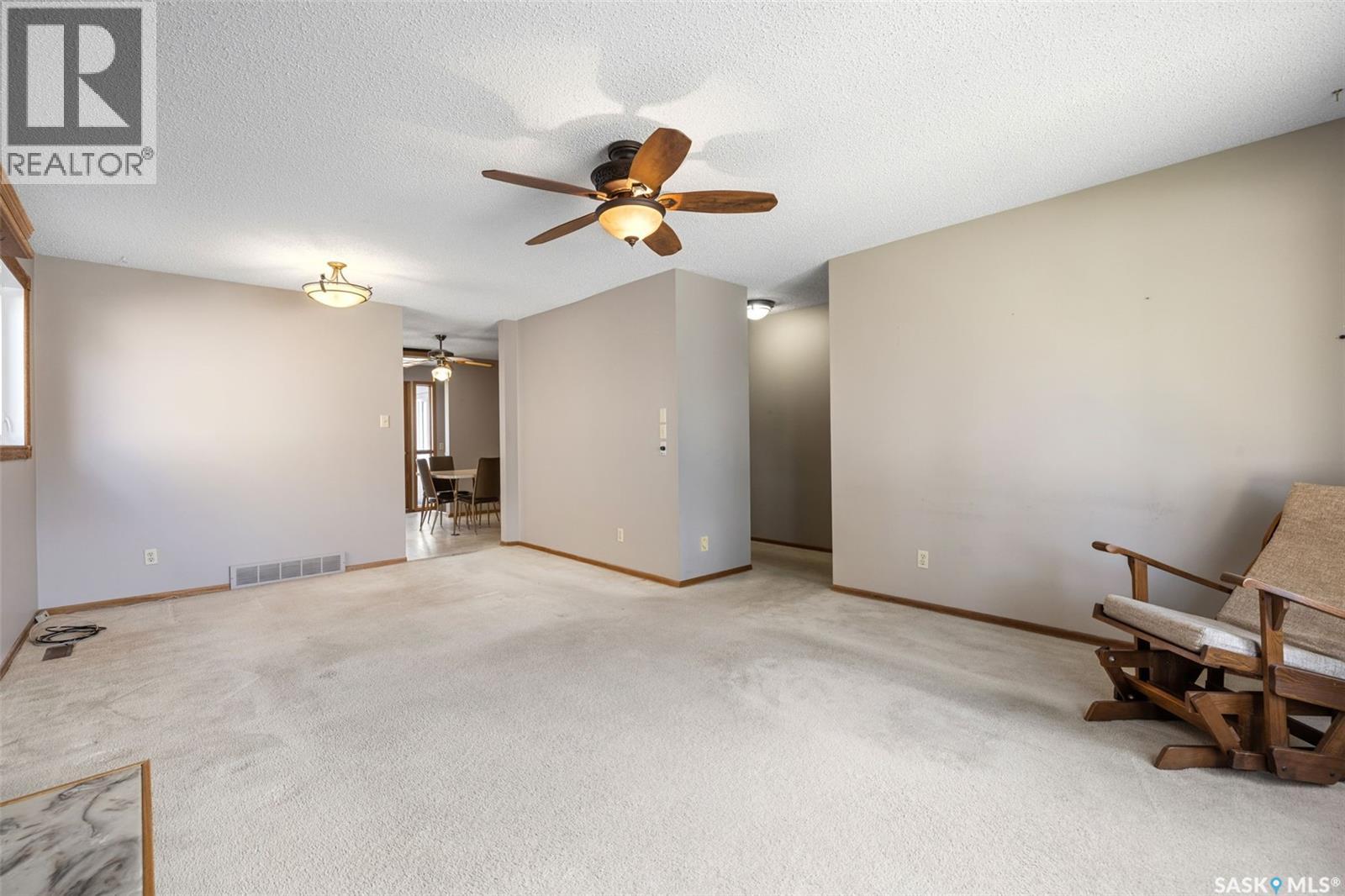 287 Rogers Road, Regina, Saskatchewan  S4S 7C5 - Photo 3 - SK037354