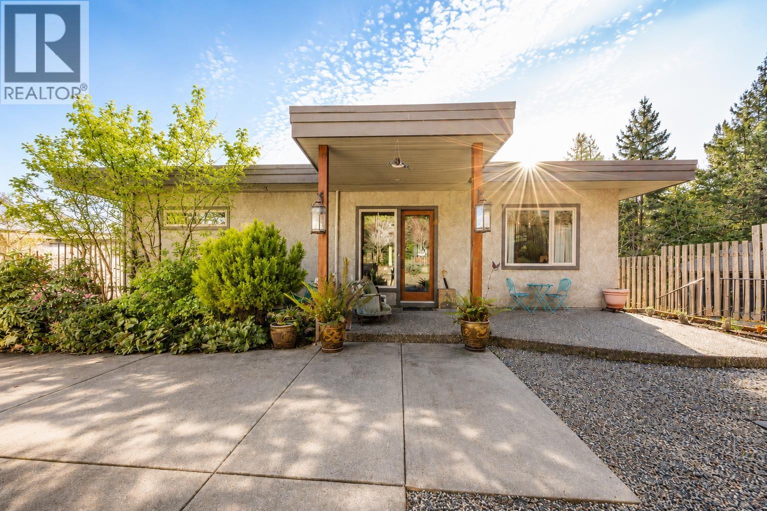6260 Sunrise Boulevard, Sechelt, British Columbia  V7Z 0R5 - Photo 3 - R3129533