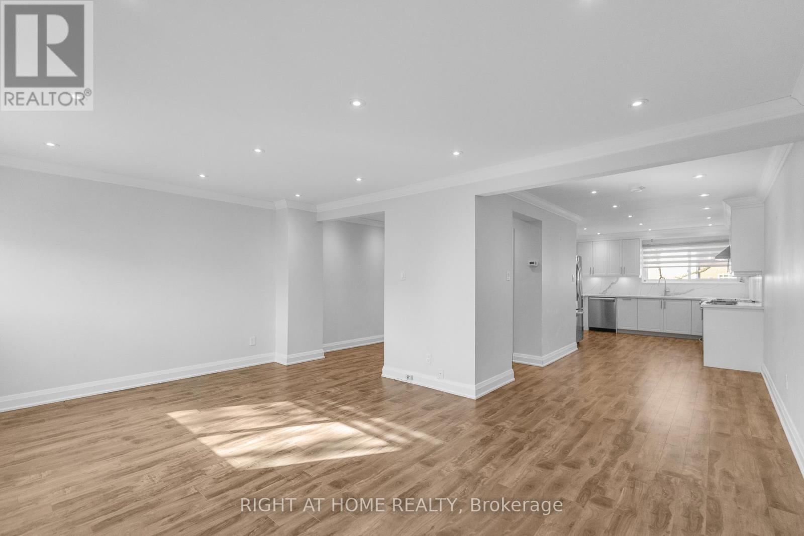 5473 Schueller Crescent, Burlington, Ontario  L7L 3T1 - Photo 7 - W13033230