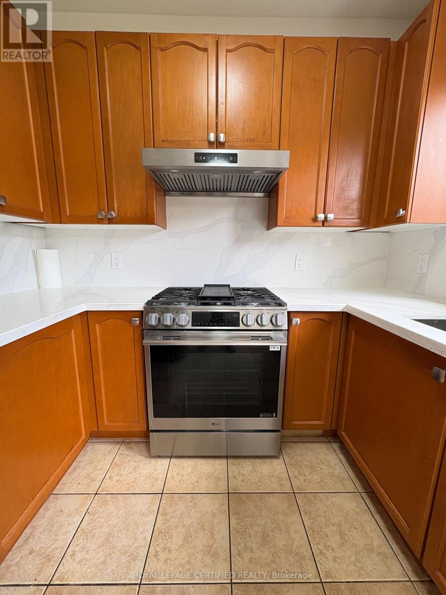 39 Blazing Star Drive, Brampton, Ontario  L6R 3E7 - Photo 10 - W13211796