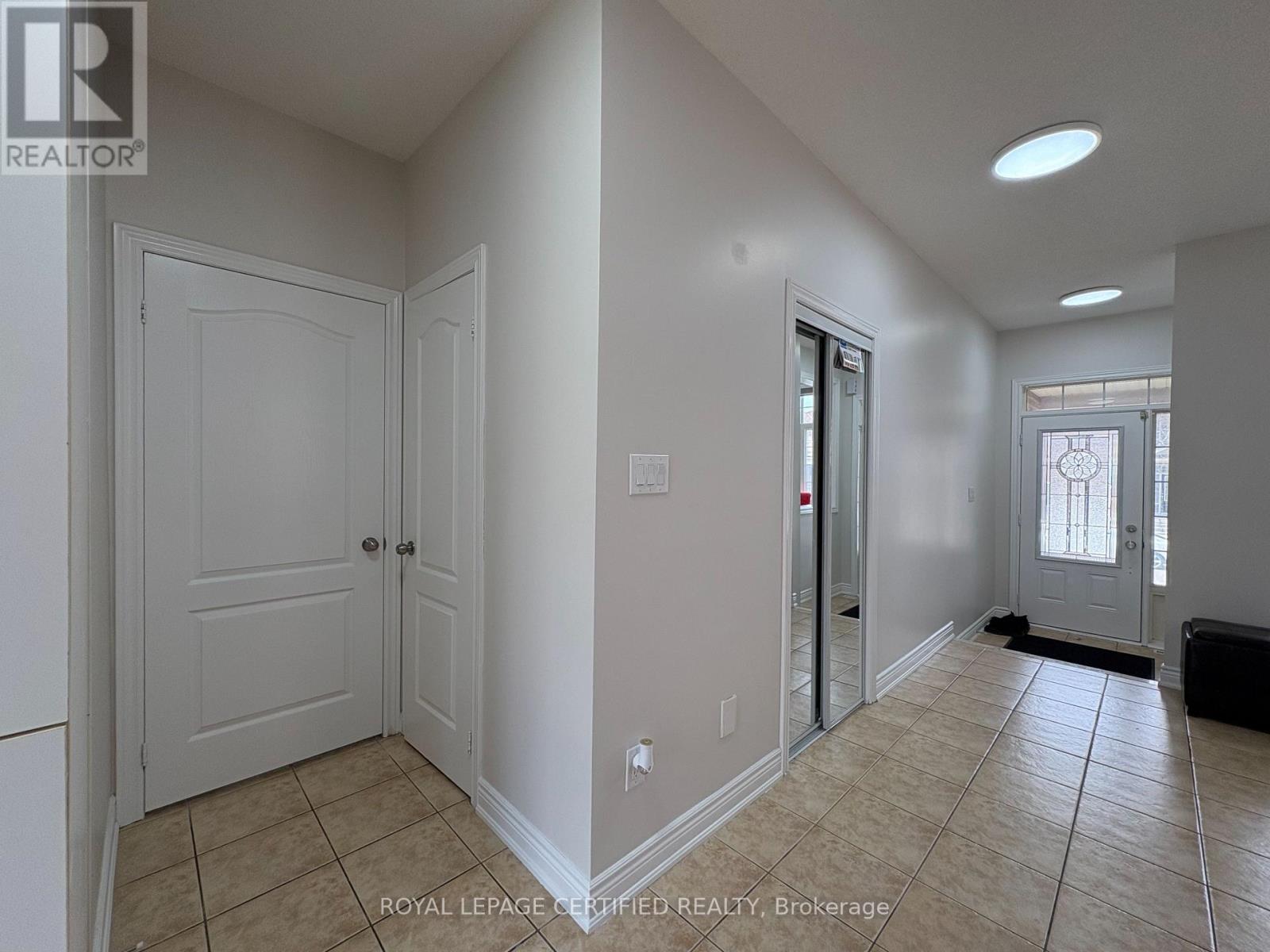 39 Blazing Star Drive, Brampton, Ontario  L6R 3E7 - Photo 4 - W13211796