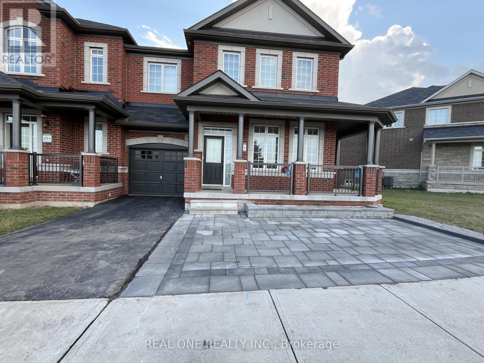 504 Threshing Mill Boulevard, Oakville, Ontario  L6H 0S9 - Photo 1 - W13211946