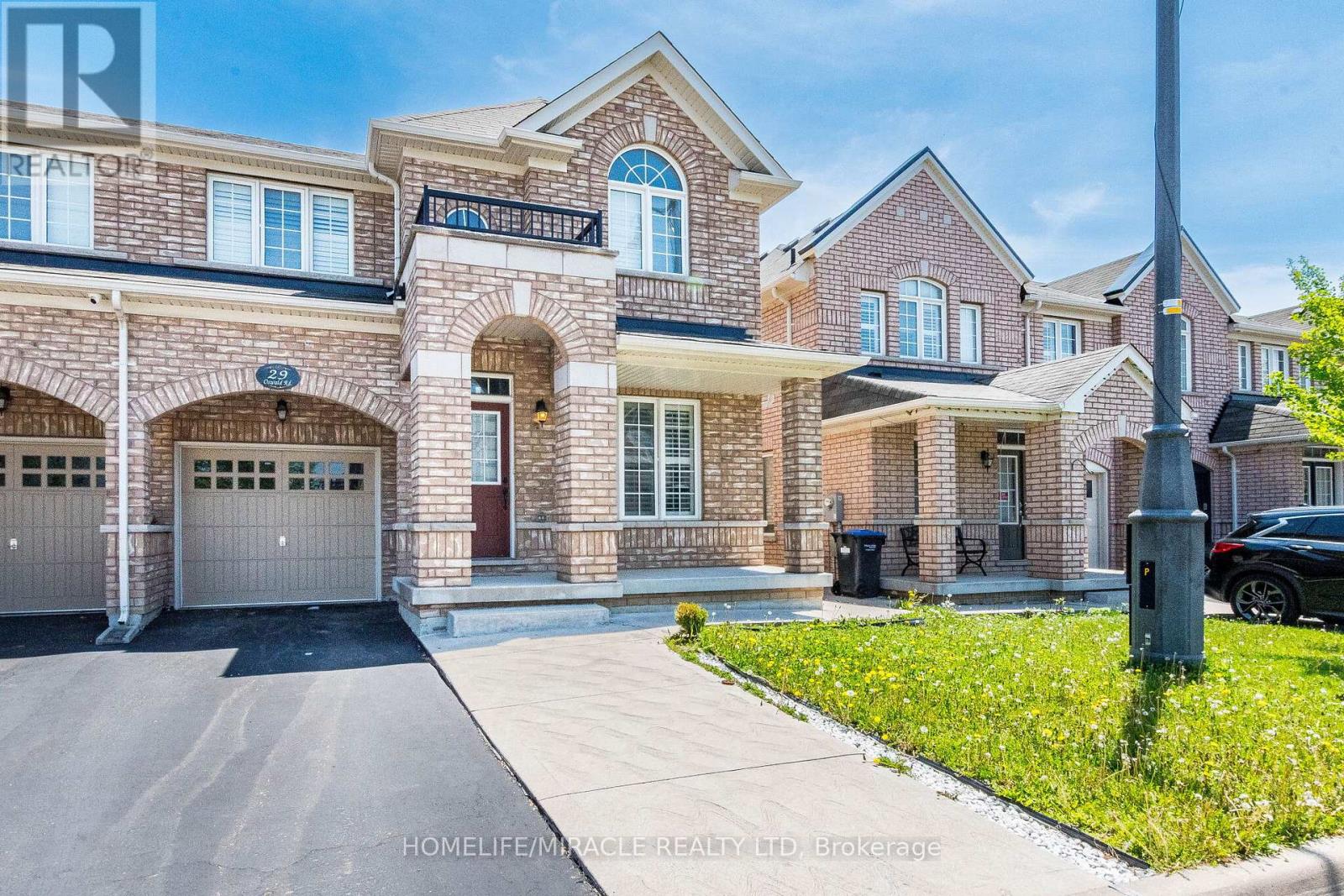 29 Oswald Road E, Brampton, Ontario  L6P 3S4 - Photo 2 - W13211956