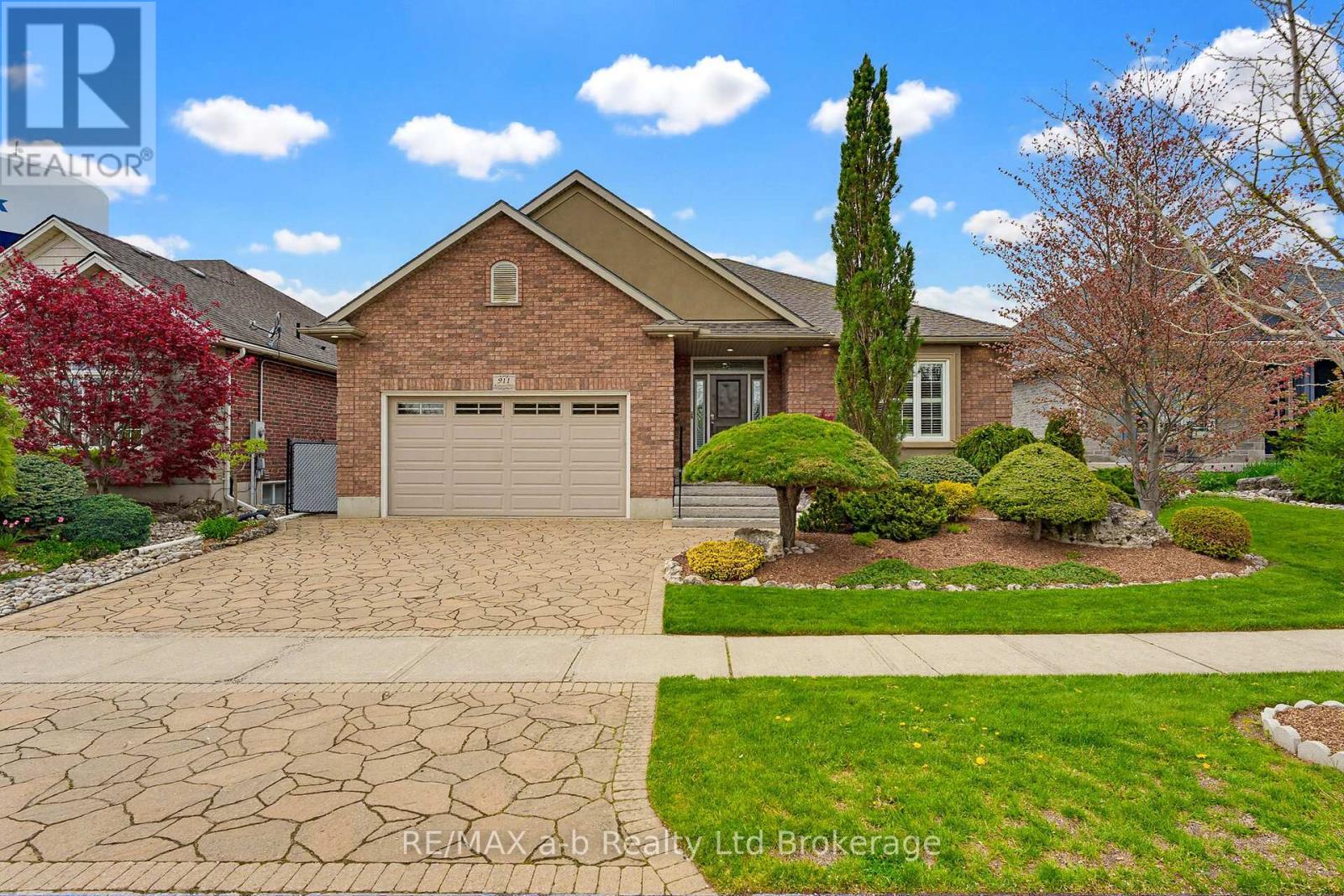 911 RIDGEWOOD DRIVE, Woodstock, Ontario