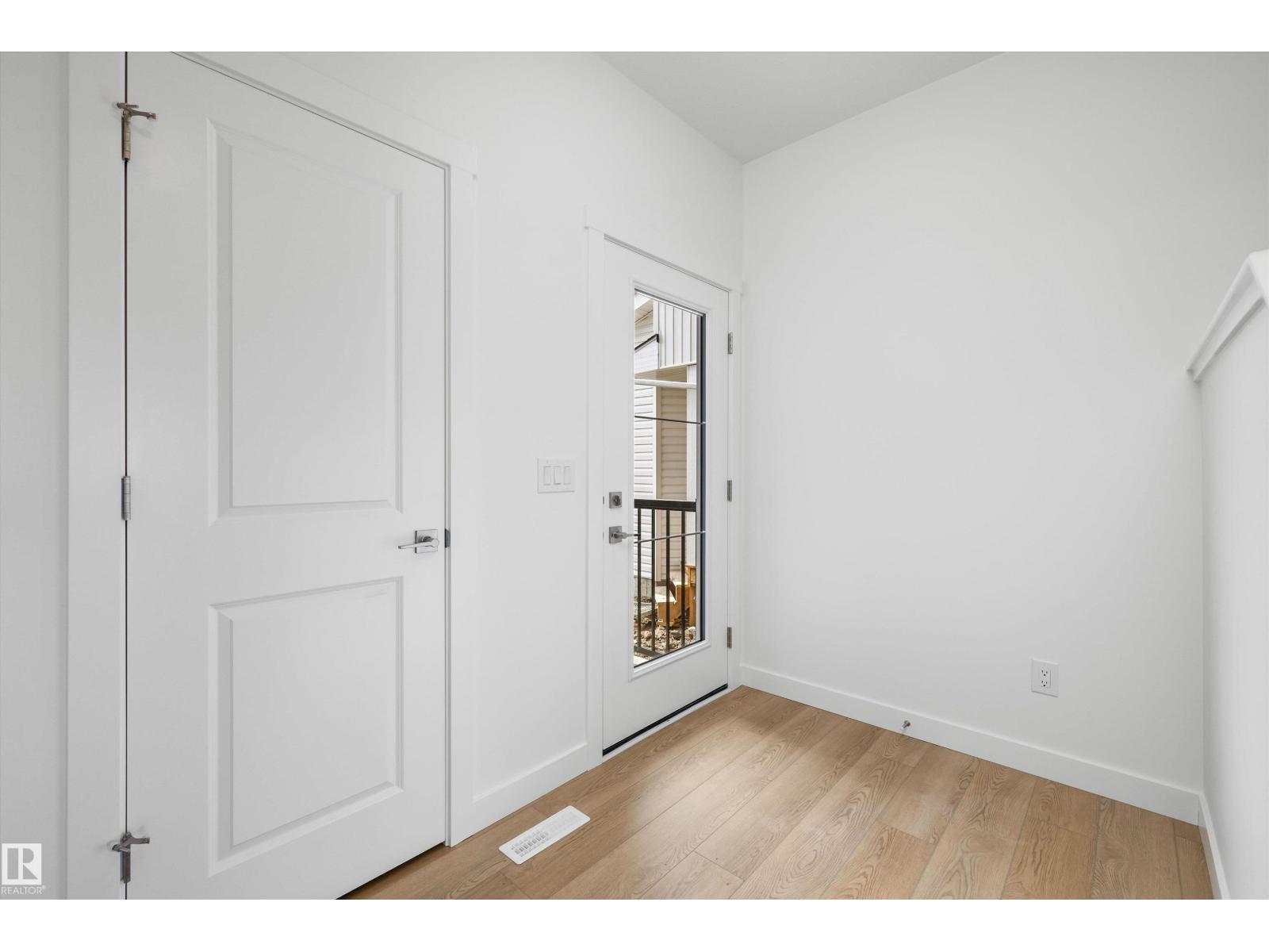 528 176 Av NE, Edmonton, Alberta  T5Y 4J9 - Photo 4 - E4475083
