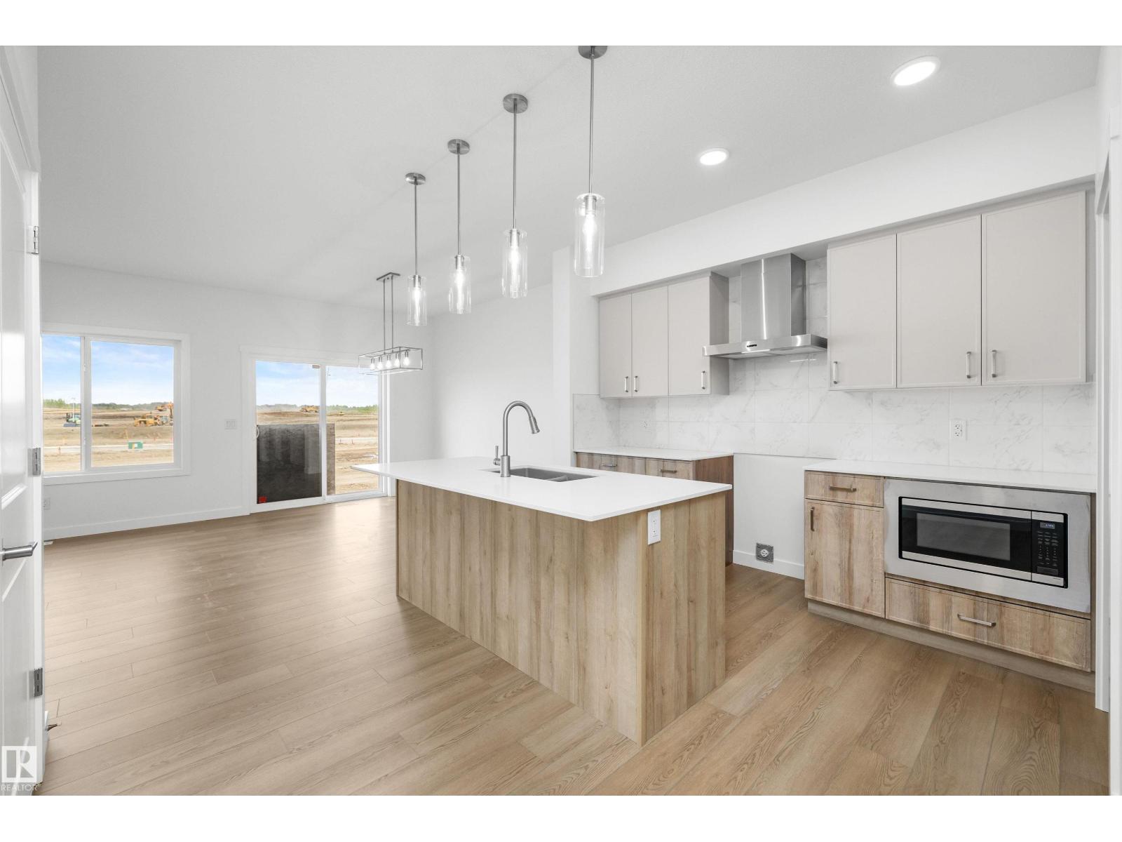528 176 Av NE, Edmonton, Alberta  T5Y 4J9 - Photo 9 - E4475083