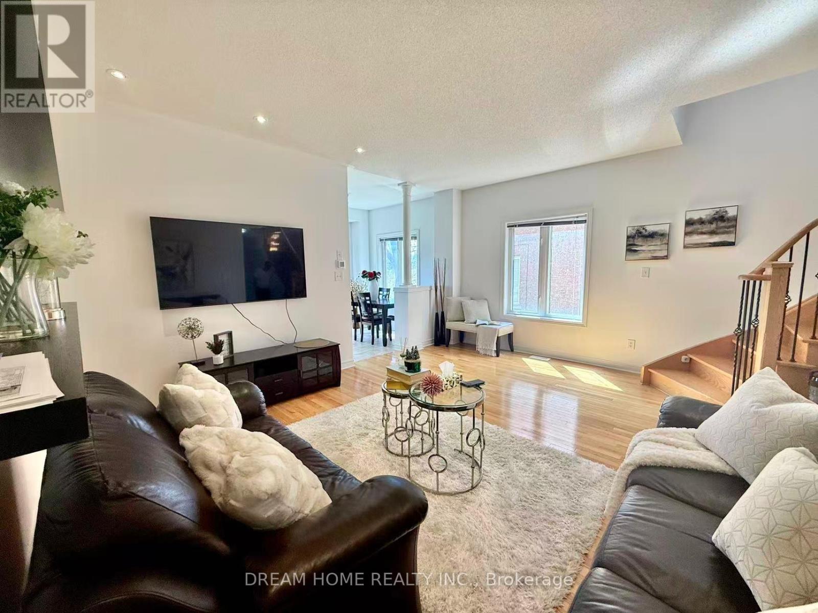 208 Tom Taylor Crescent, Newmarket, Ontario  L3X 3E8 - Photo 7 - N13114642