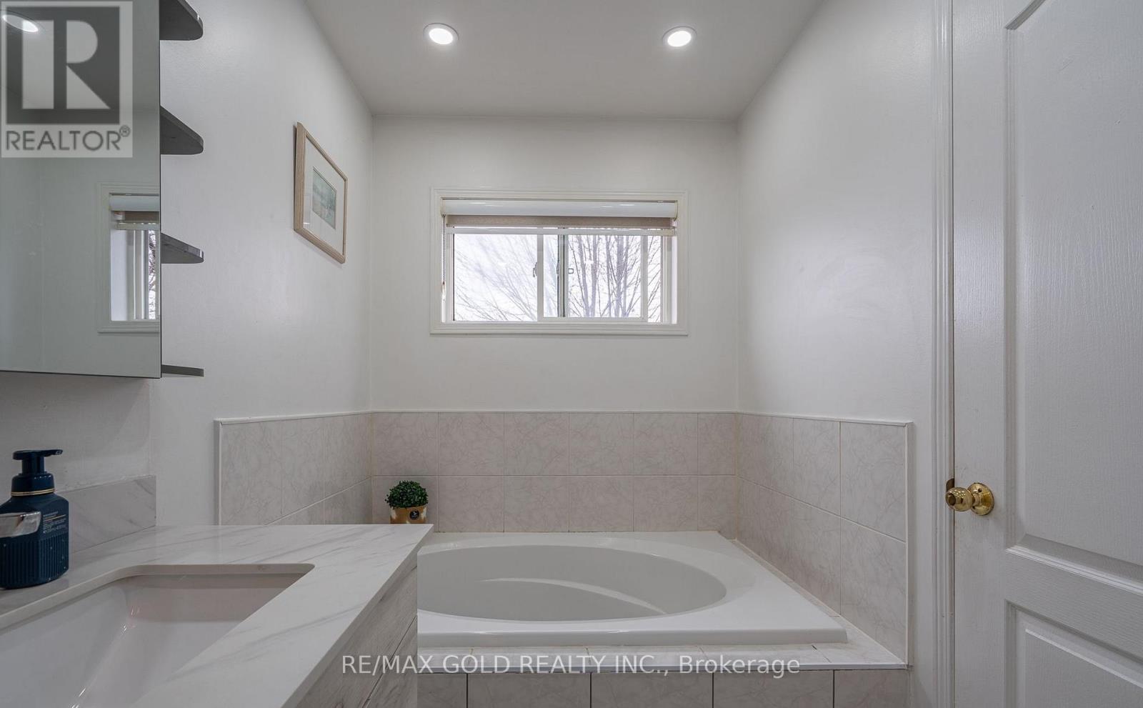 102 Bunchberry Way, Brampton, Ontario  L6R 2E8 - Photo 17 - W13086580