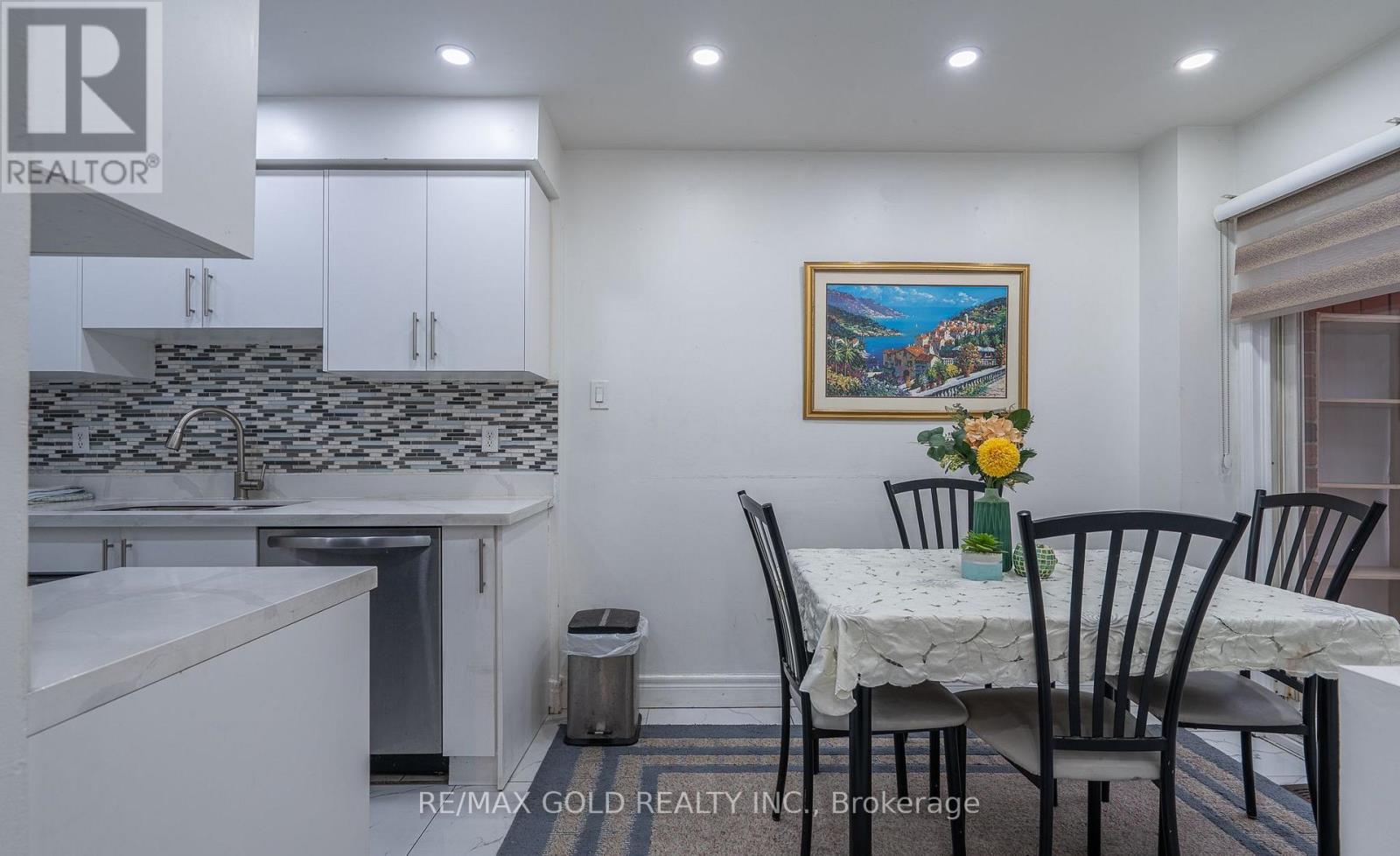 102 Bunchberry Way, Brampton, Ontario  L6R 2E8 - Photo 6 - W13086580