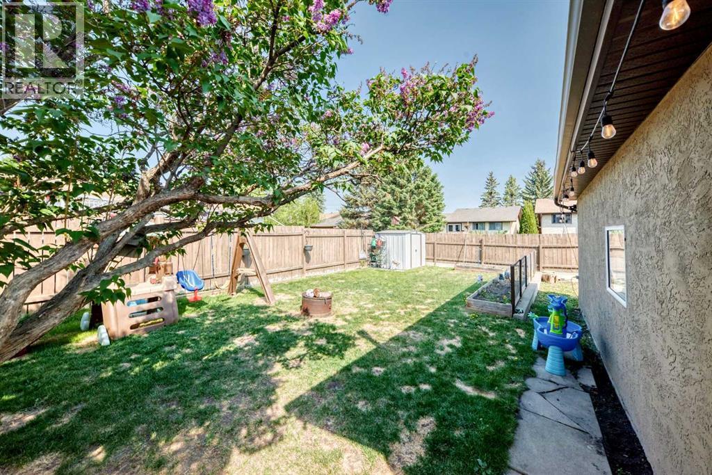 8 Haliburton Crescent, Red Deer, Alberta  T4N 6K3 - Photo 36 - A2315935