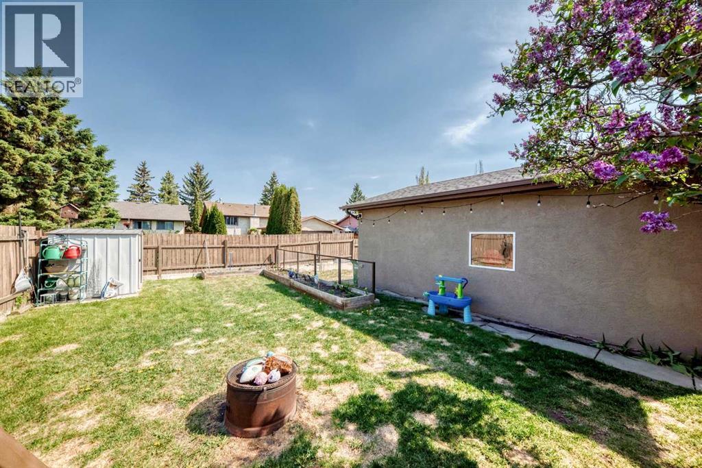 8 Haliburton Crescent, Red Deer, Alberta  T4N 6K3 - Photo 37 - A2315935