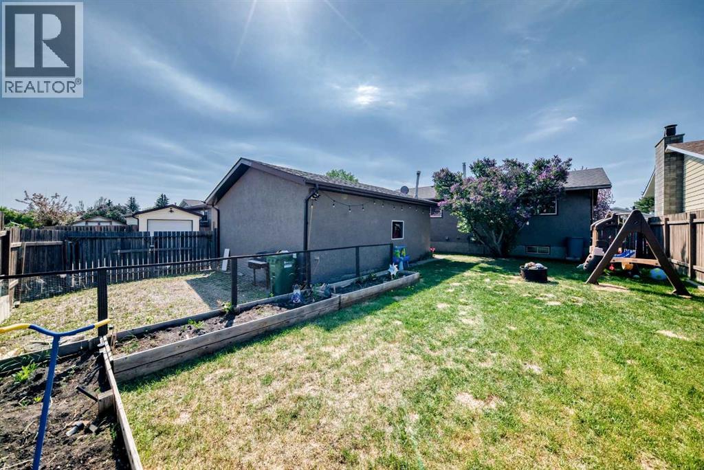 8 Haliburton Crescent, Red Deer, Alberta  T4N 6K3 - Photo 38 - A2315935