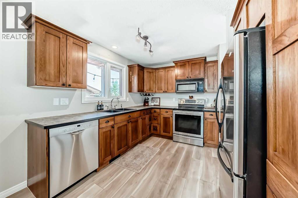 8 Haliburton Crescent, Red Deer, Alberta  T4N 6K3 - Photo 4 - A2315935