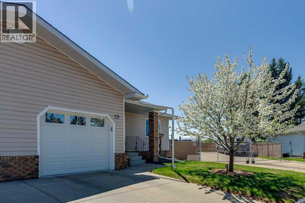 29, 2821 Botterill Crescent, Red Deer, Alberta  T4R 2E5 - Photo 2 - A2314324