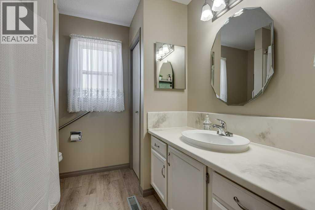 29, 2821 Botterill Crescent, Red Deer, Alberta  T4R 2E5 - Photo 22 - A2314324
