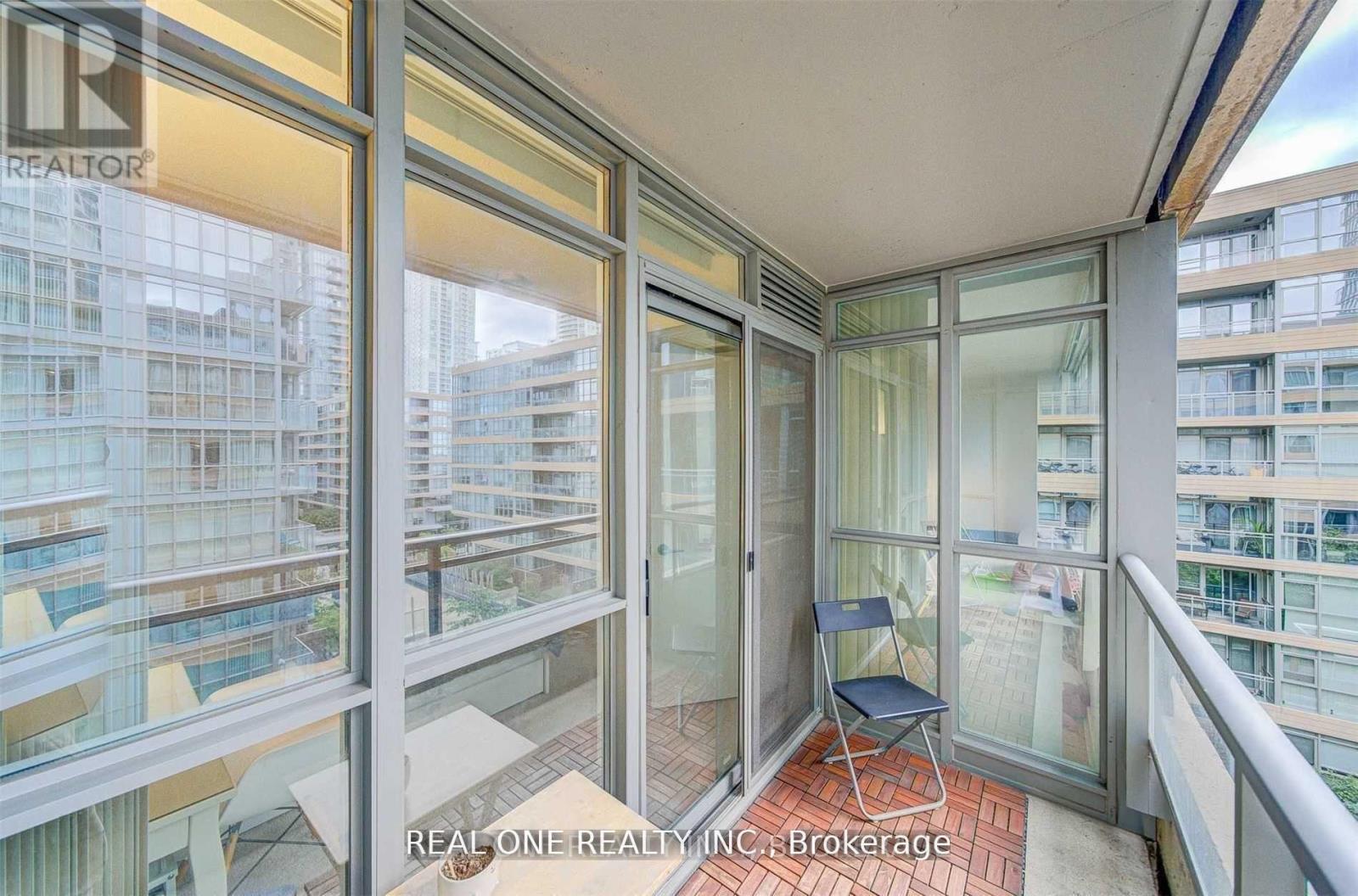 727 - 10 Capreol Court, Toronto, Ontario  M5V 4B3 - Photo 22 - C13189058