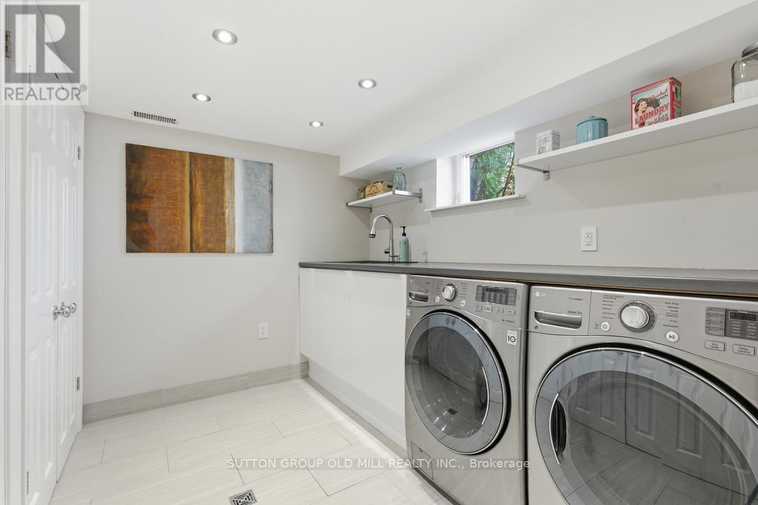78 Ballacaine Drive, Toronto, Ontario  M8Y 4B7 - Photo 21 - W13206486