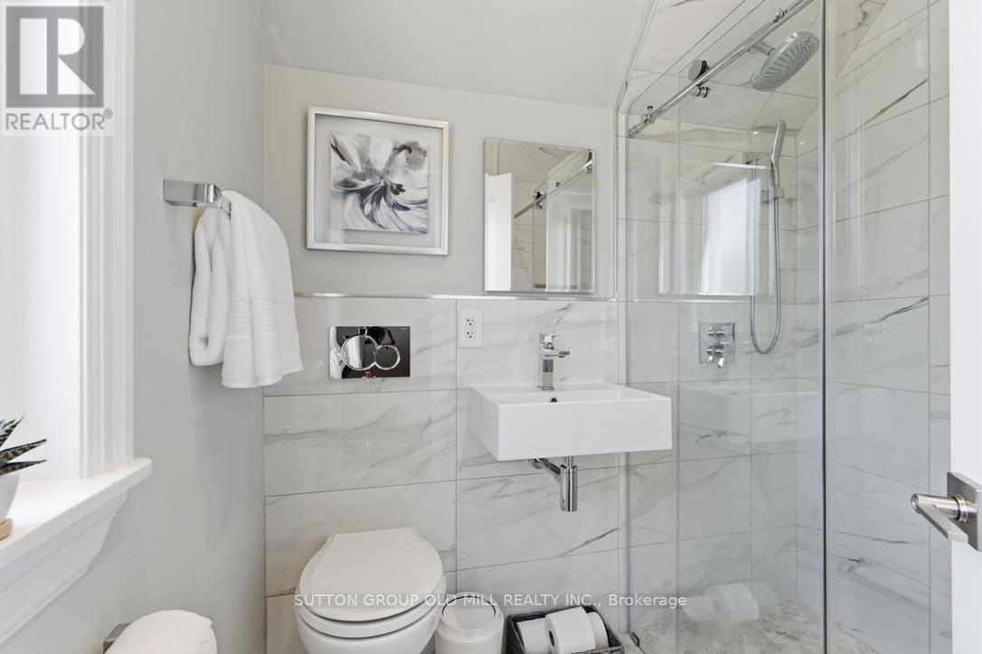 78 Ballacaine Drive, Toronto, Ontario  M8Y 4B7 - Photo 12 - W13206486