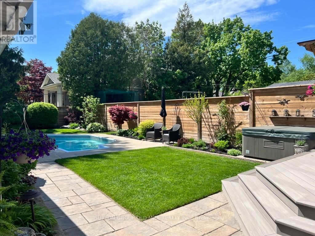 78 Ballacaine Drive, Toronto, Ontario  M8Y 4B7 - Photo 22 - W13206486
