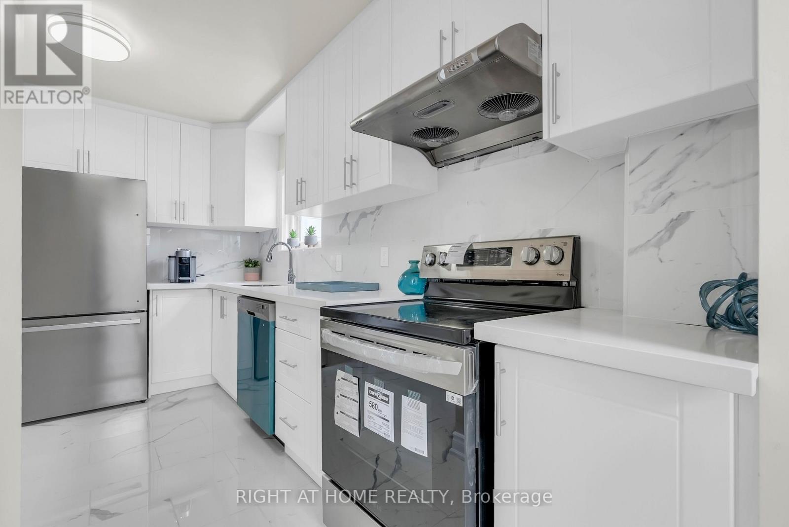 6 Vanbrugh Avenue, Toronto, Ontario  M1N 3S7 - Photo 16 - E13211644