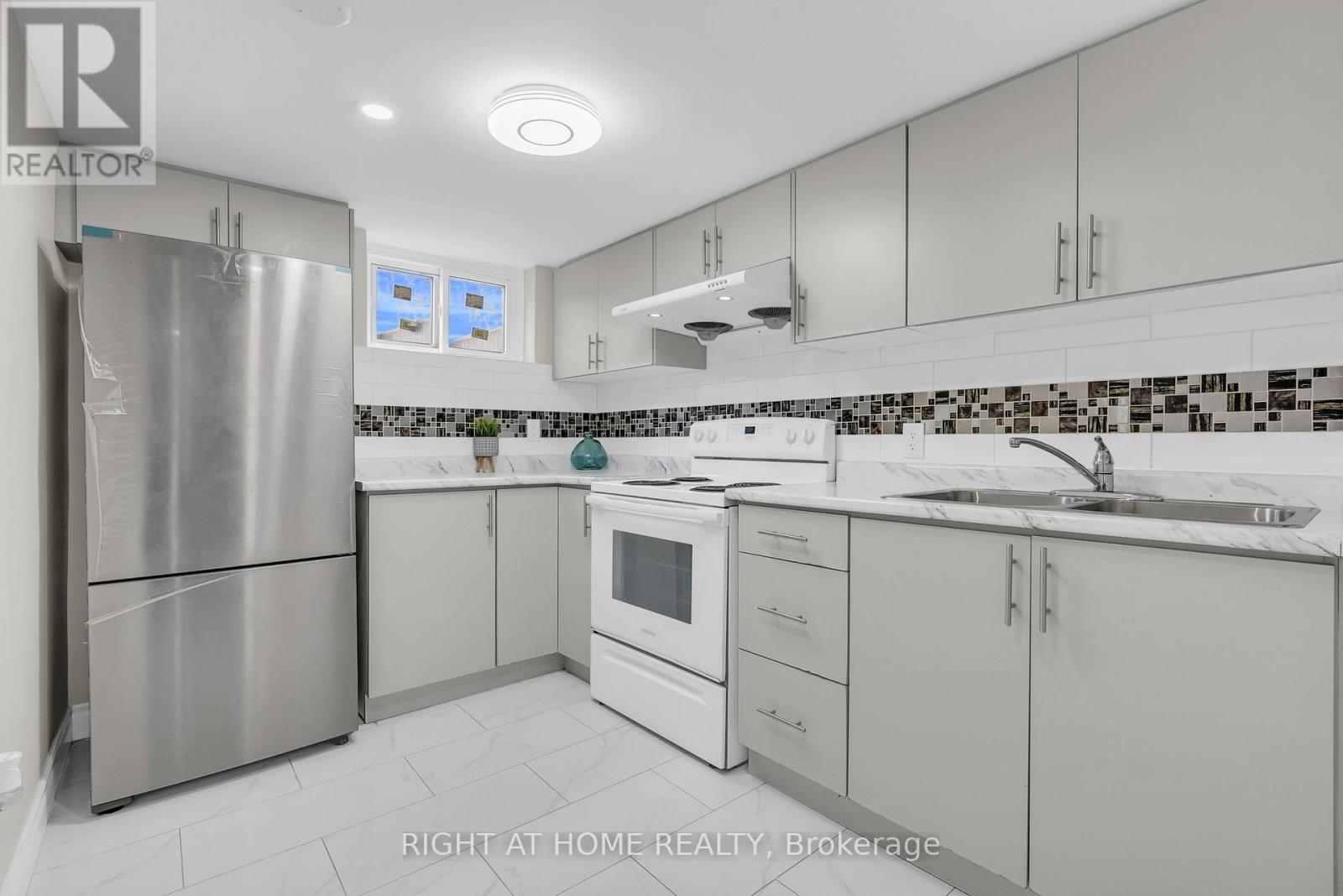 6 Vanbrugh Avenue, Toronto, Ontario  M1N 3S7 - Photo 29 - E13211644