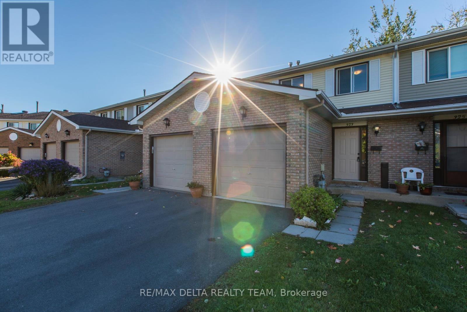 8 - 323 MONICA CRESCENT, Ottawa, Ontario