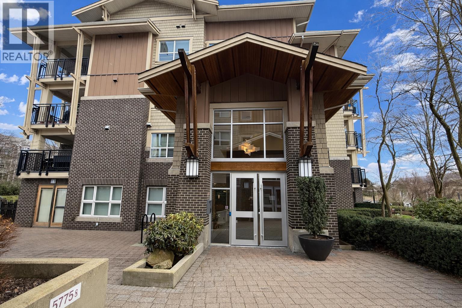 301 5775 Irmin Street, Burnaby, British Columbia  V5J 0C3 - Photo 1 - R3075988