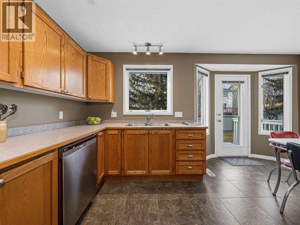 301 Arbour Cliff Close Nw, Calgary, Alberta  T3G 3W8 - Photo 11 - A2284425