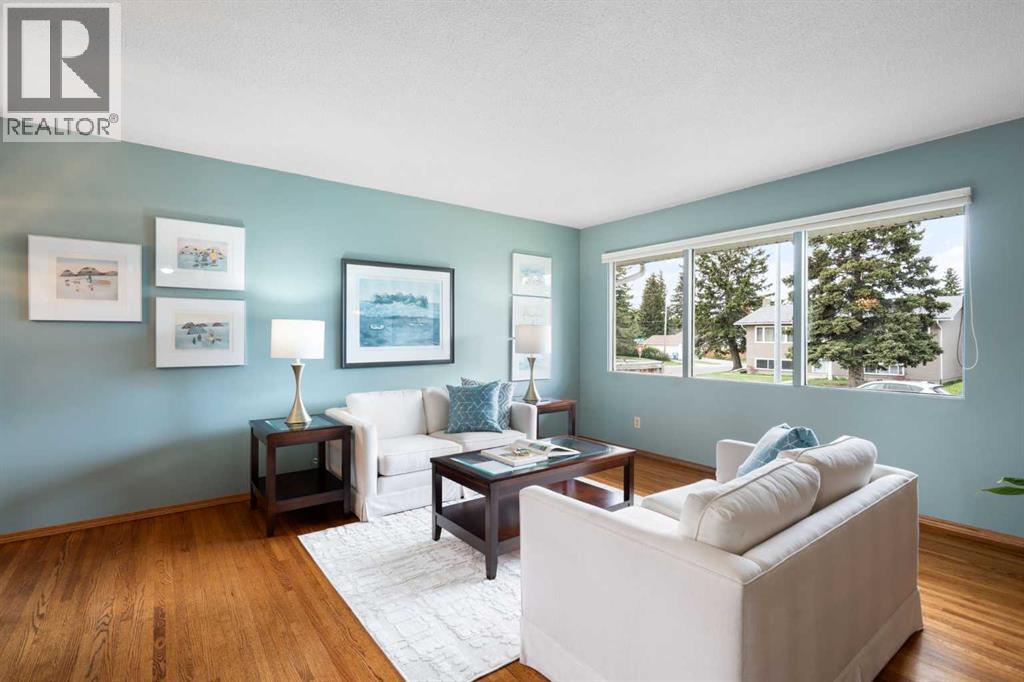 5047 Batchelor Crescent NW, Calgary, Alberta  T2L 1S8 - Photo 3 - A2310032