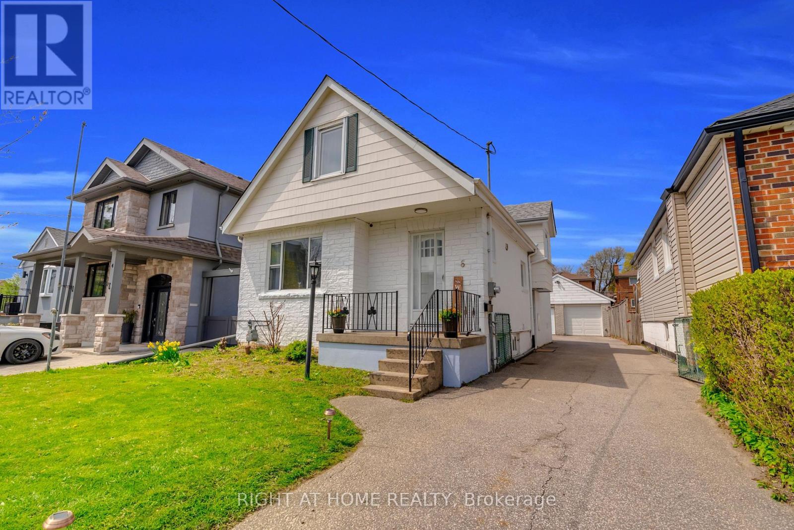 6 Vanbrugh Avenue, Toronto, Ontario  M1N 3S7 - Photo 4 - E13211644
