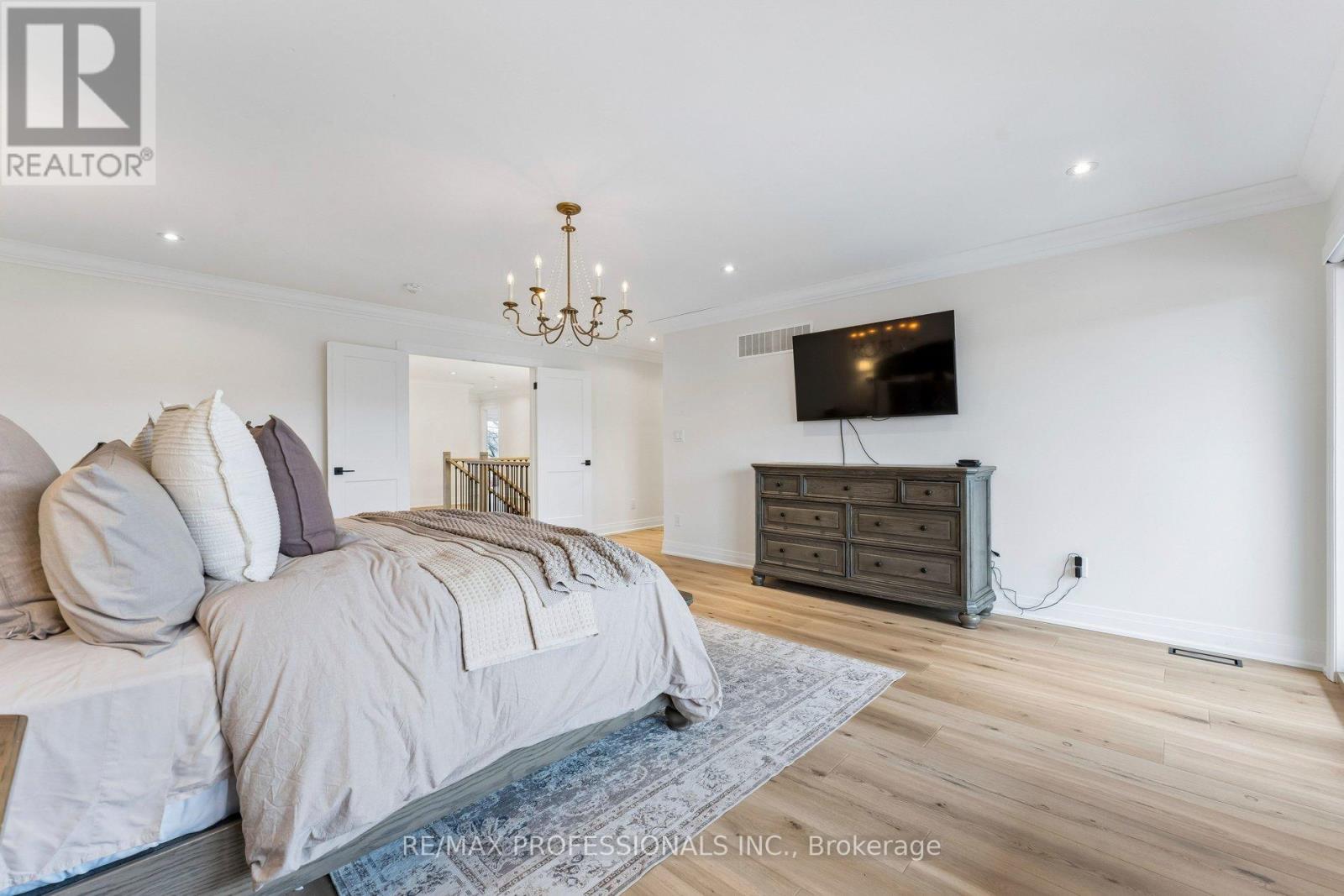 7 Ranwood Drive, Toronto, Ontario  M9N 3E8 - Photo 23 - W12919754
