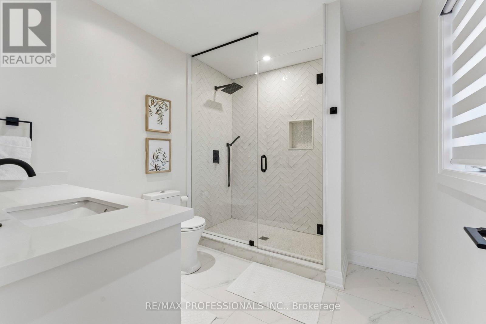 7 Ranwood Drive, Toronto, Ontario  M9N 3E8 - Photo 30 - W12919754