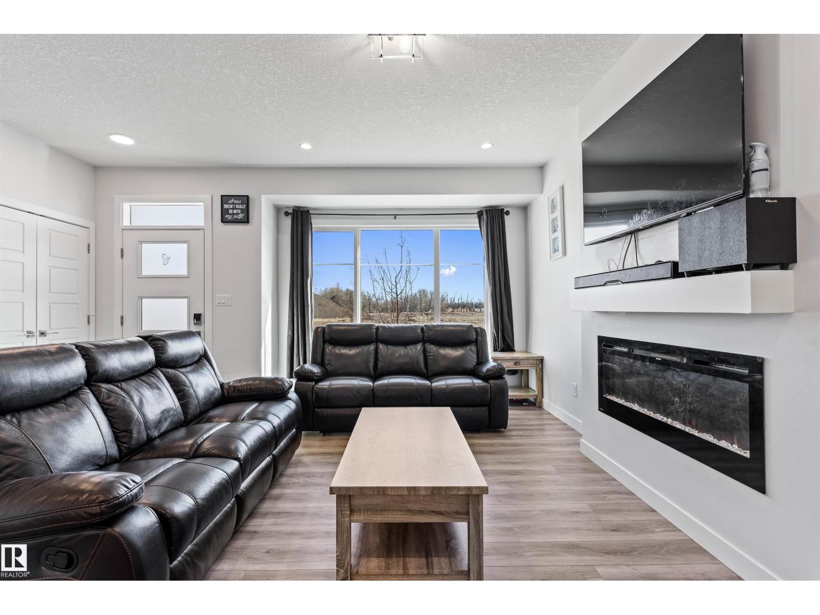 8046 KIRIAK LI SW, Edmonton, Alberta