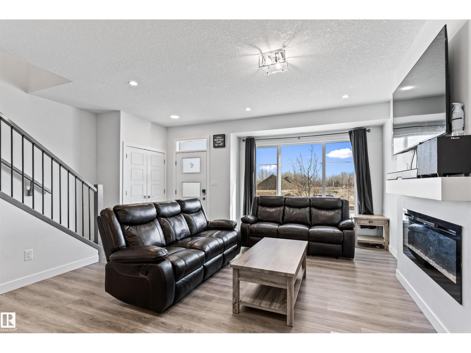 8046 Kiriak Li SW, Edmonton, Alberta  T6W 1A5 - Photo 3 - E4490616