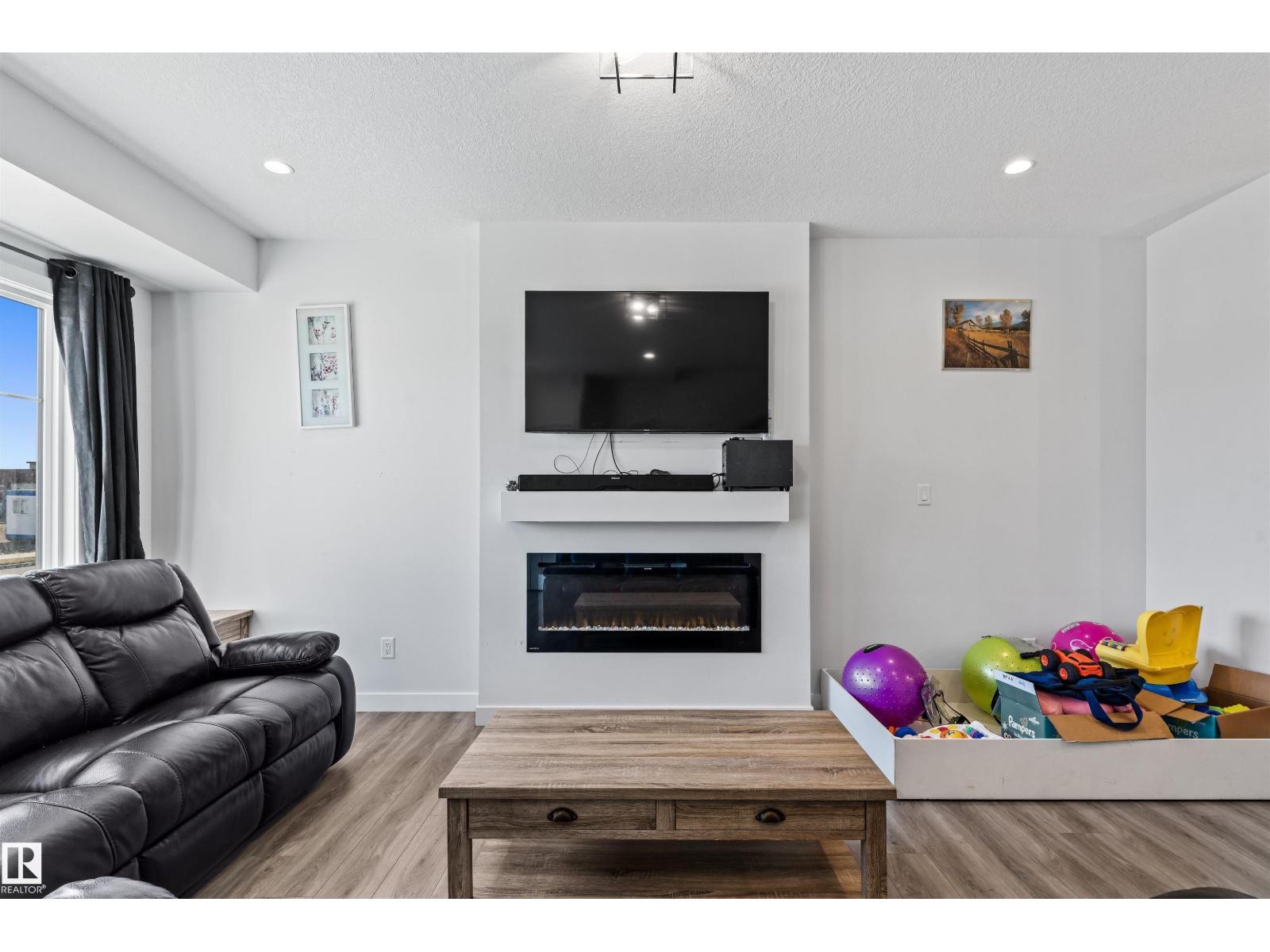 8046 Kiriak Li SW, Edmonton, Alberta  T6W 1A5 - Photo 4 - E4490616
