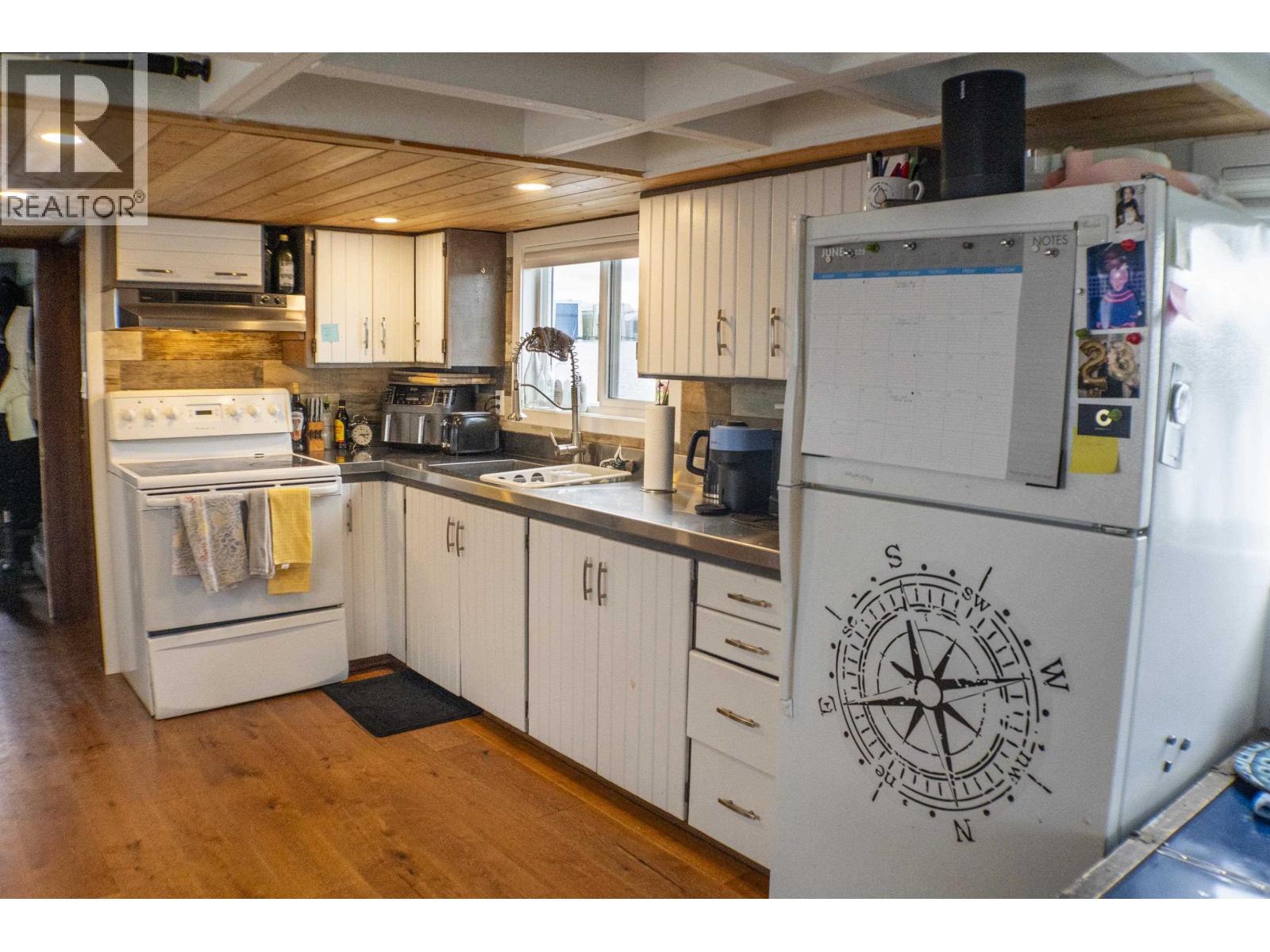 Gnb21-415 W Esplanade Avenue, North Vancouver, British Columbia V7M 1A4 - Photo 4 - R3109786