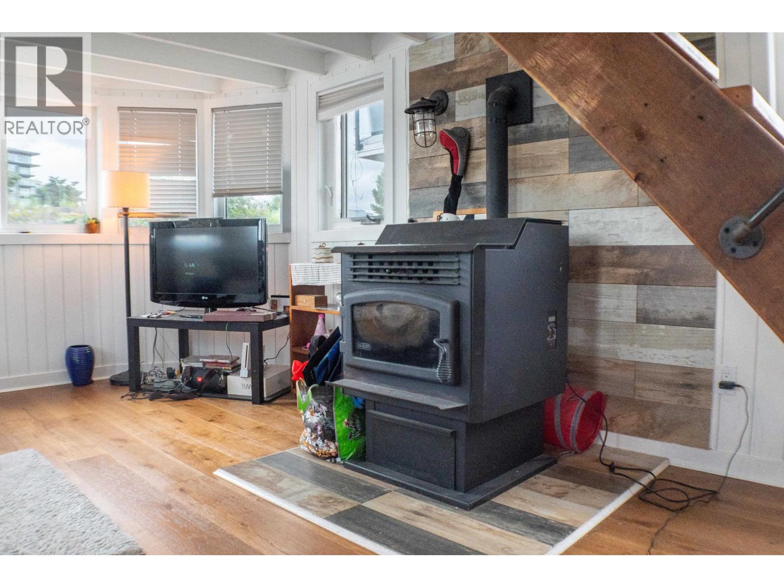 Gnb21-415 W Esplanade Avenue, North Vancouver, British Columbia V7M 1A4 - Photo 5 - R3109786