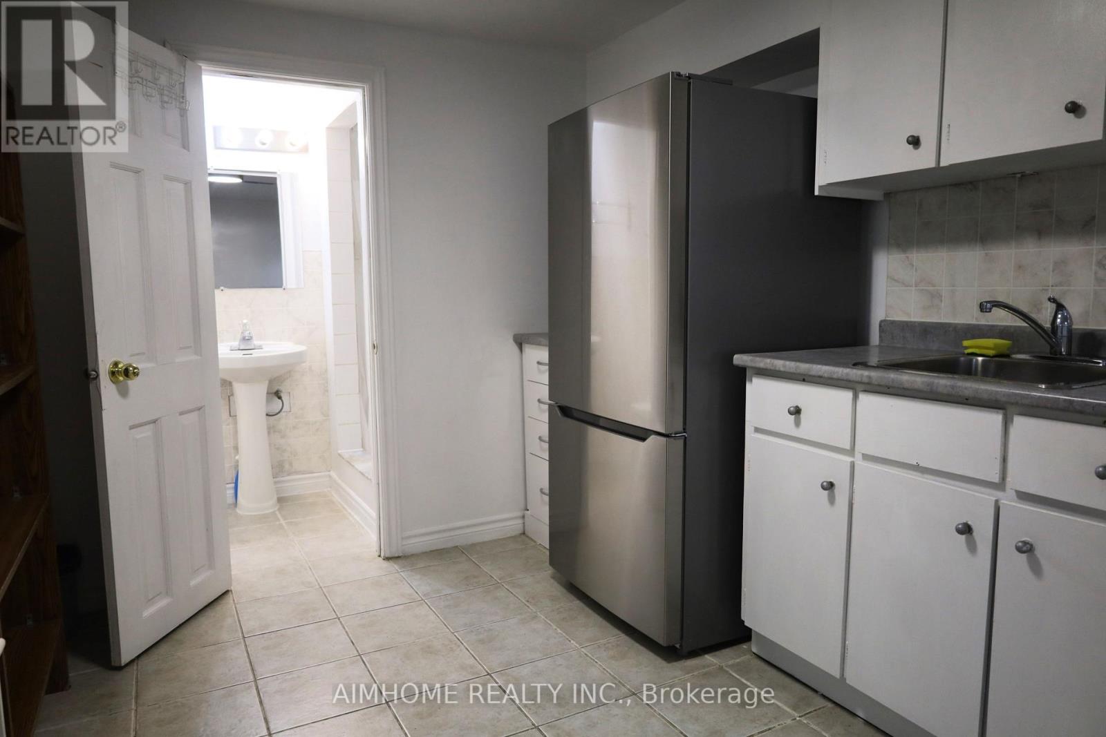 Basement Apt - 83 Mintwood Drive, Toronto, Ontario  M2M 3A6 - Photo 13 - C13212090