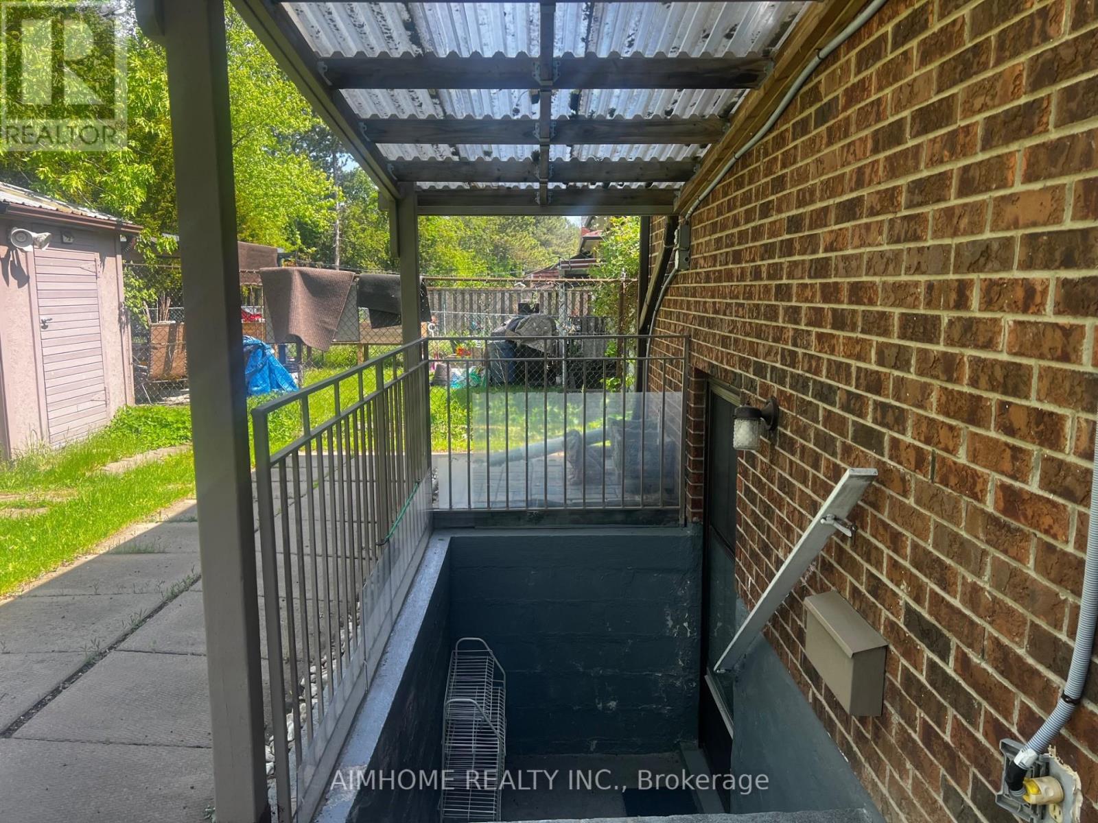 Basement Apt - 83 Mintwood Drive, Toronto, Ontario  M2M 3A6 - Photo 4 - C13212090
