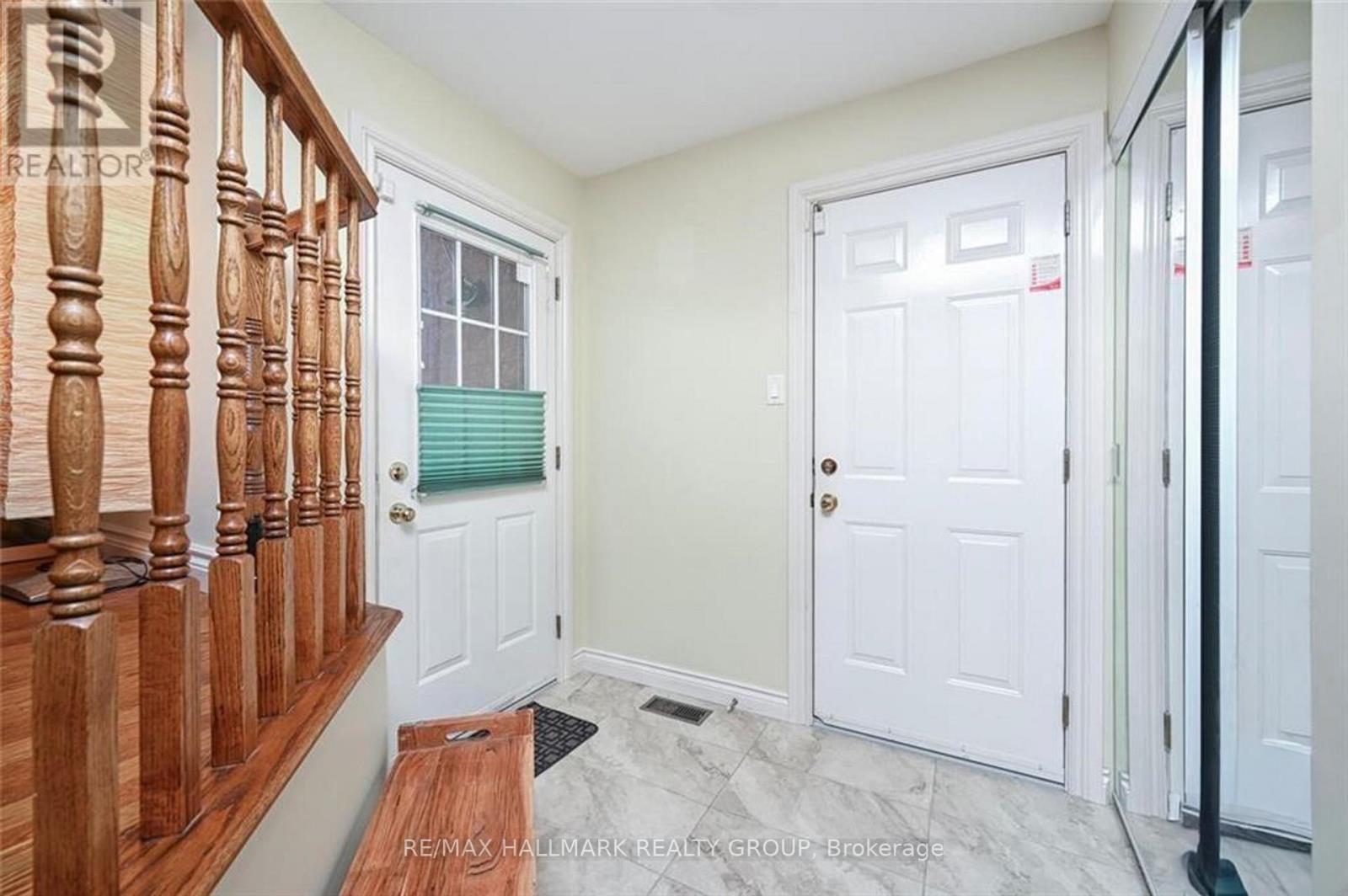 1205 Clyde Avenue, Ottawa, Ontario  K2C 1Y3 - Photo 3 - X13212116