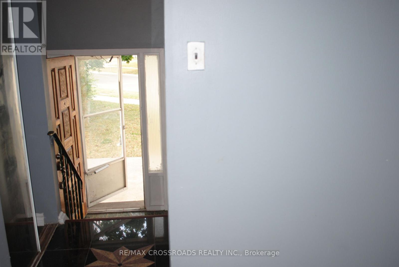 43 Berner Trail, Toronto, Ontario  M1B 1B1 - Photo 2 - E13212122