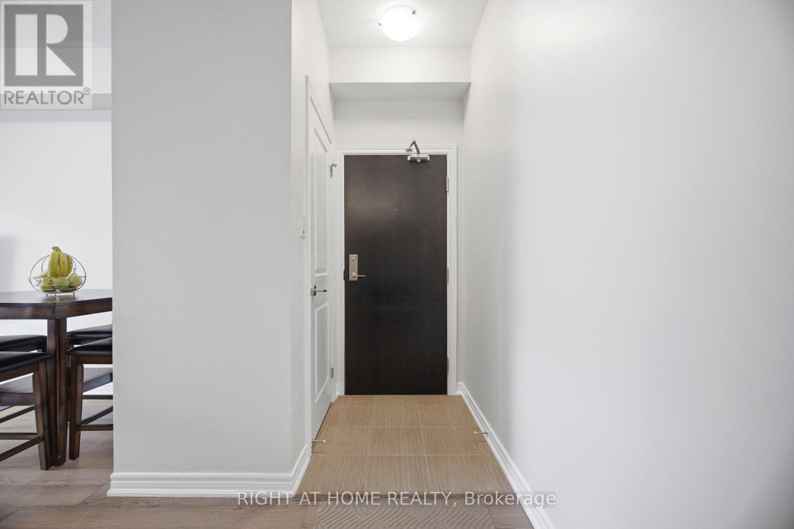 311 - 269 Georgian Drive, Oakville, Ontario  L6H 0L1 - Photo 4 - W13211988